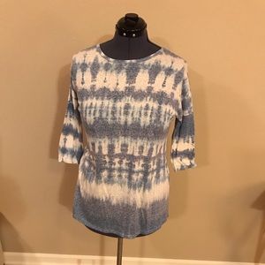 3/4 length cross back tie dye top.